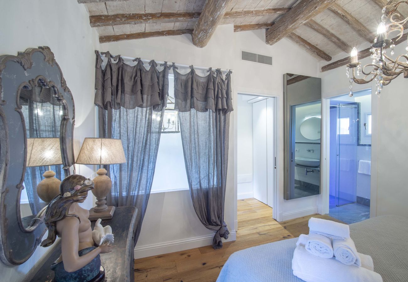 Villa a Panzano - AMORE RENTALS - Villa Bellaflore con 3 Piscine Private, Giardino, Terrazzi e Parcheggio