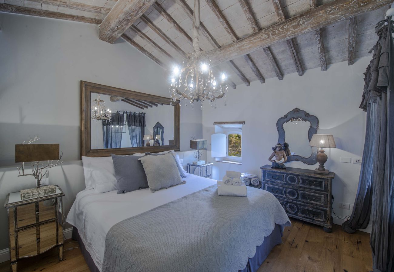 Villa a Panzano - AMORE RENTALS - Villa Bellaflore con 3 Piscine Private, Giardino, Terrazzi e Parcheggio