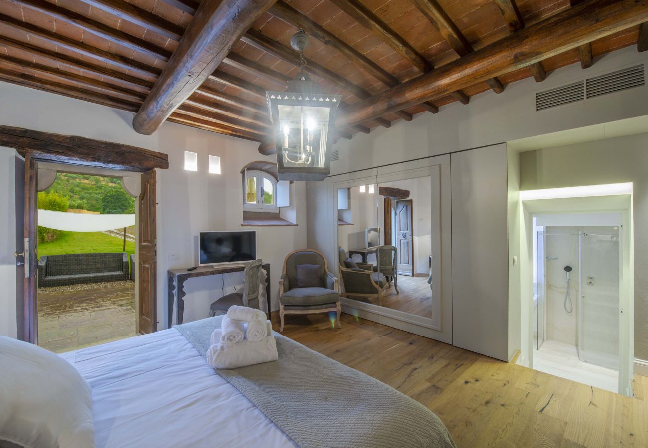 Villa a Panzano - AMORE RENTALS - Villa Bellaflore con 3 Piscine Private, Giardino, Terrazzi e Parcheggio