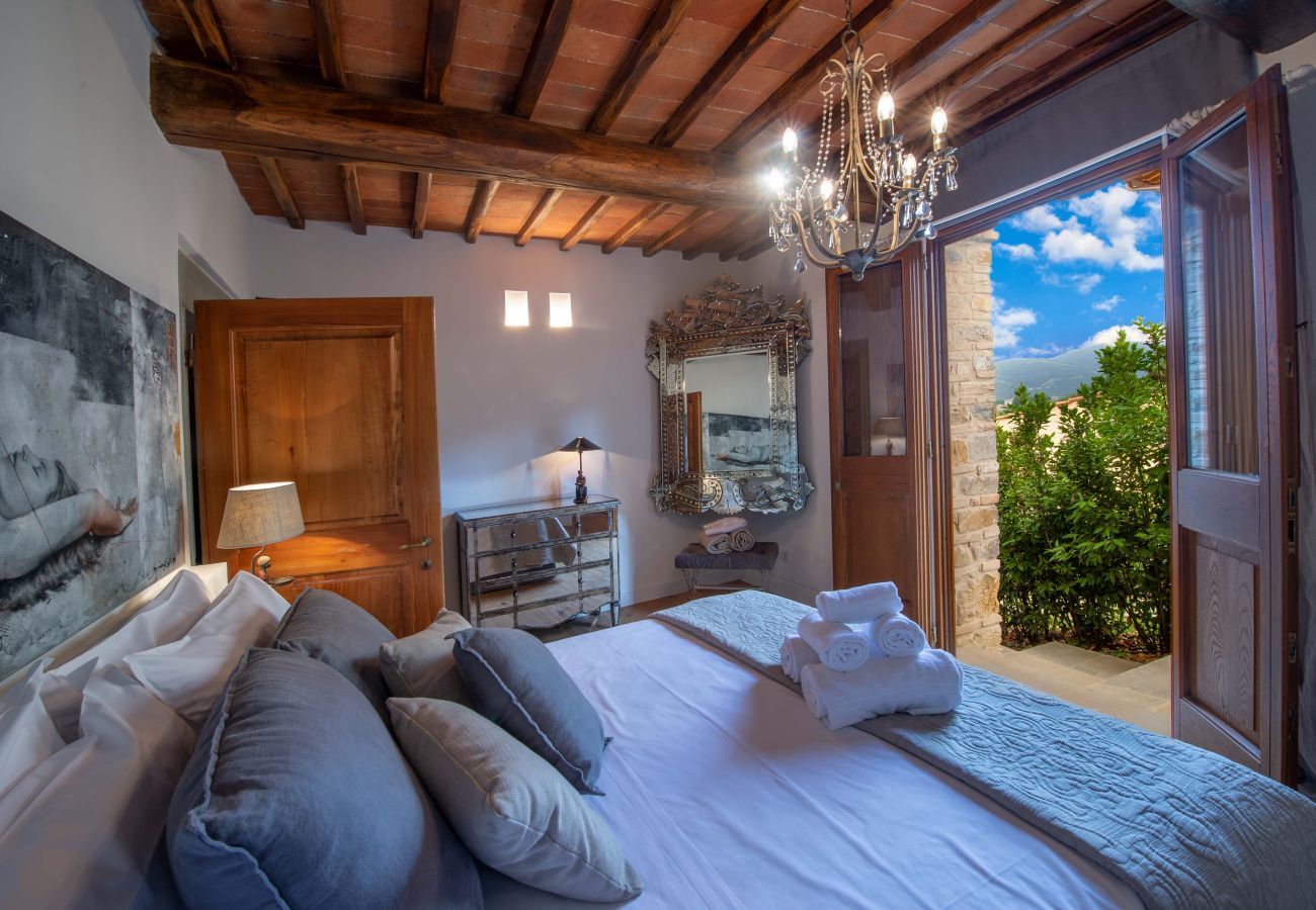Villa a Panzano - AMORE RENTALS - Villa Bellaflore con 3 Piscine Private, Giardino, Terrazzi e Parcheggio