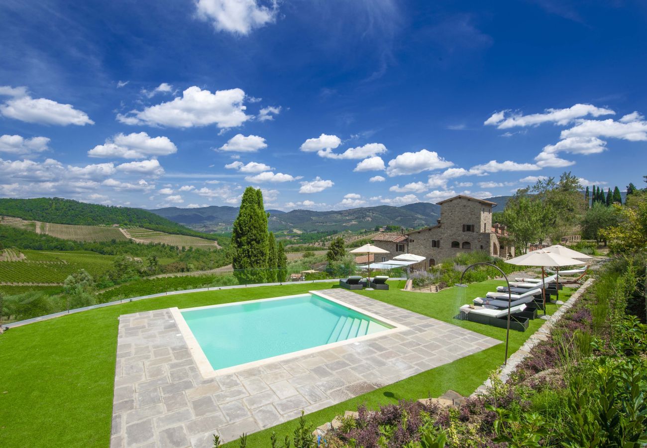 Villa a Panzano - AMORE RENTALS - Villa Bellaflore con 3 Piscine Private, Giardino, Terrazzi e Parcheggio