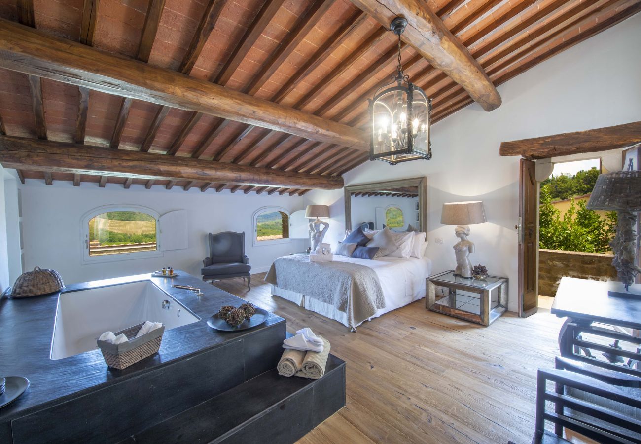 Villa a Panzano - AMORE RENTALS - Villa Bellaflore con 3 Piscine Private, Giardino, Terrazzi e Parcheggio
