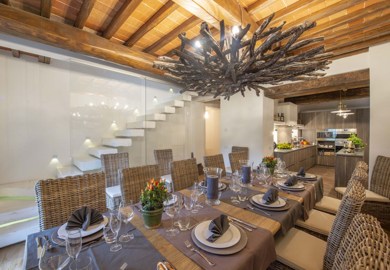 Villa a Panzano - AMORE RENTALS - Villa Bellaflore con 3 Piscine Private, Giardino, Terrazzi e Parcheggio