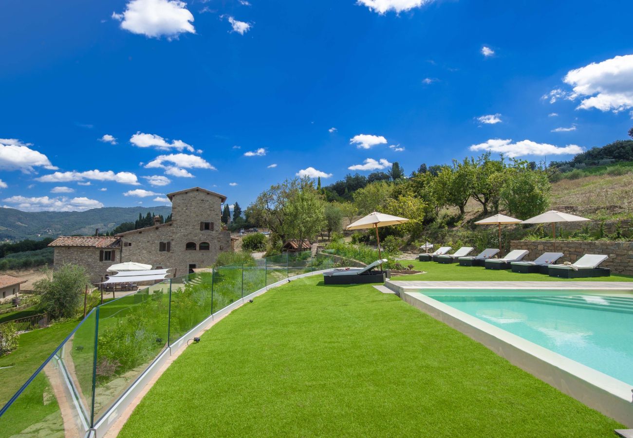 Villa a Panzano - AMORE RENTALS - Villa Bellaflore con 3 Piscine Private, Giardino, Terrazzi e Parcheggio