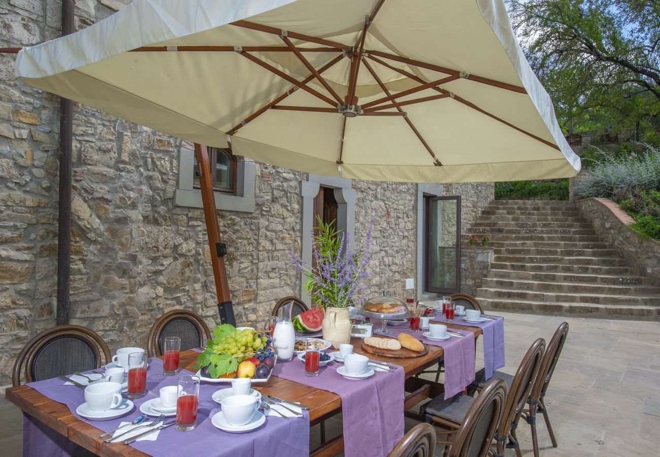 Villa a Panzano - AMORE RENTALS - Villa Bellaflore con 3 Piscine Private, Giardino, Terrazzi e Parcheggio