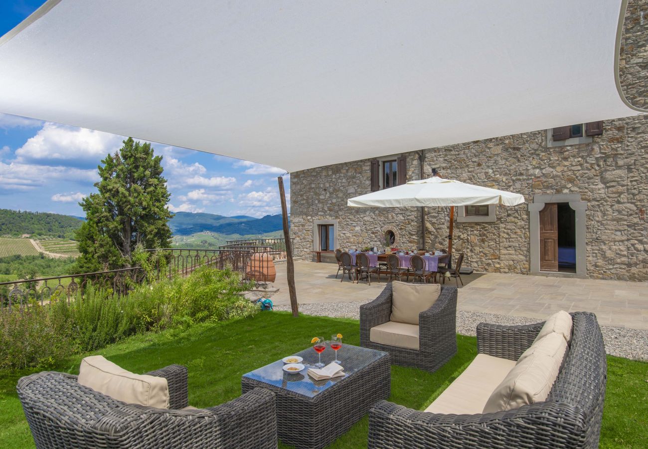 Villa a Panzano - AMORE RENTALS - Villa Bellaflore con 3 Piscine Private, Giardino, Terrazzi e Parcheggio