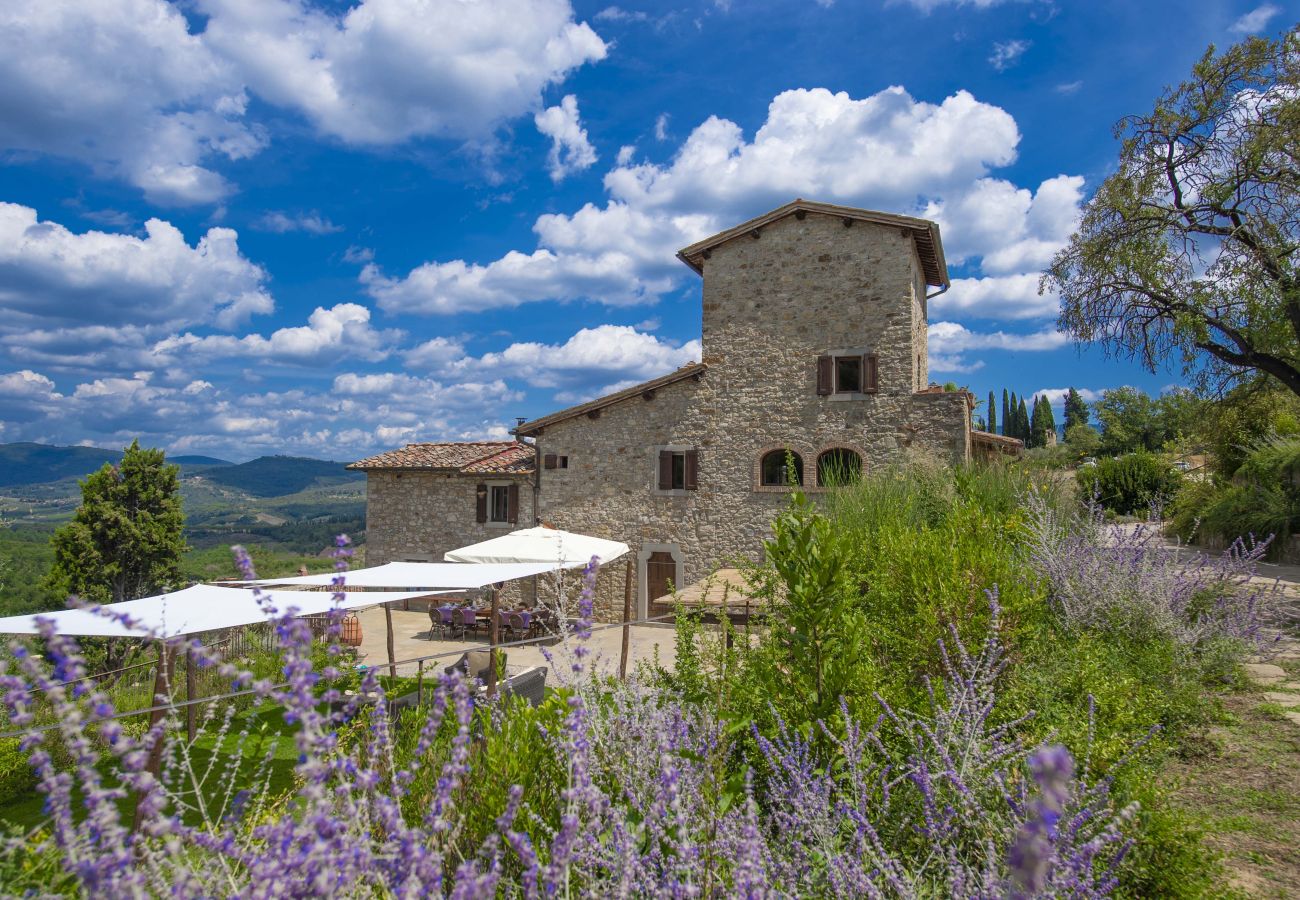 Villa a Panzano - AMORE RENTALS - Villa Bellaflore con 3 Piscine Private, Giardino, Terrazzi e Parcheggio
