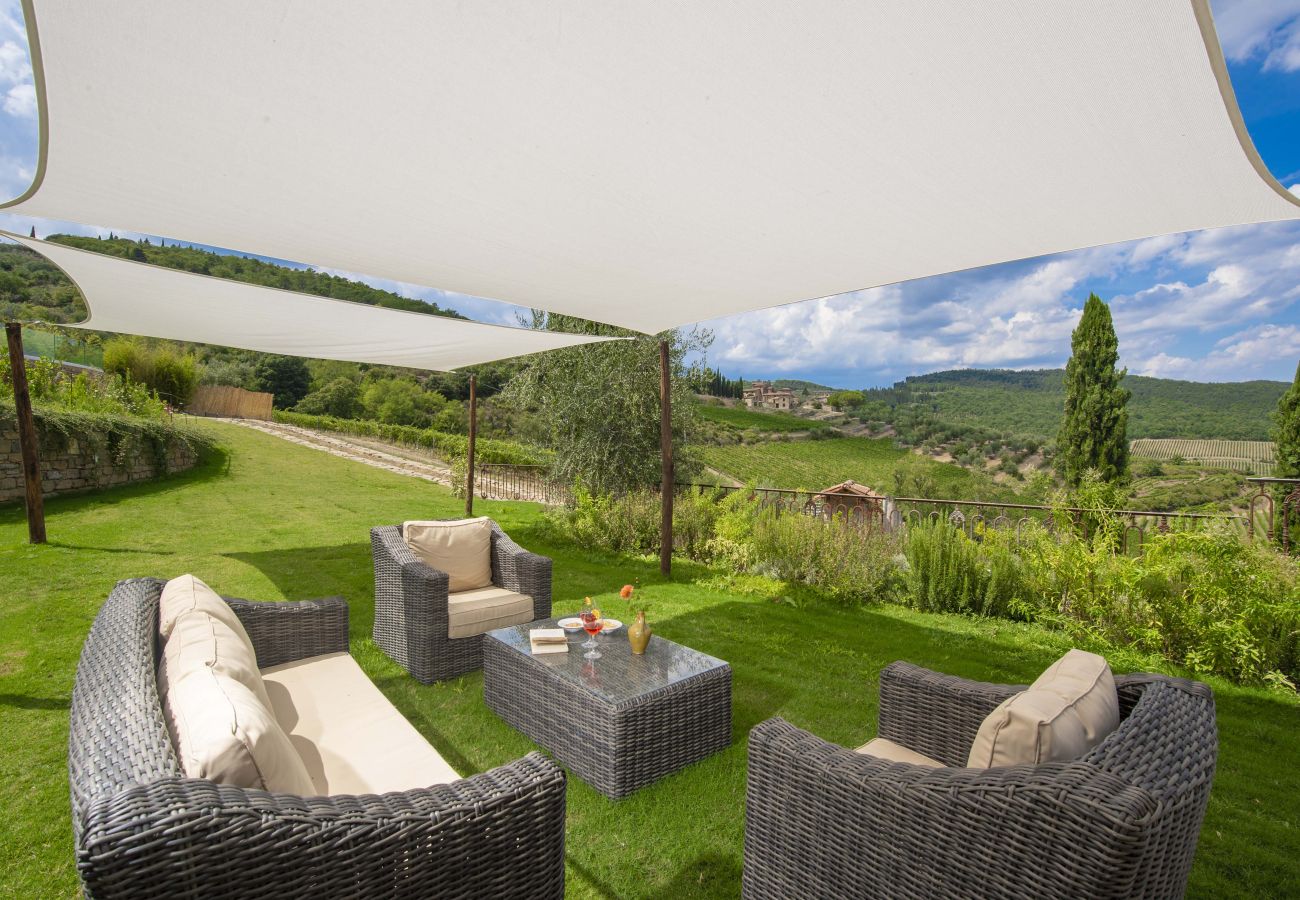 Villa a Panzano - AMORE RENTALS - Villa Bellaflore con 3 Piscine Private, Giardino, Terrazzi e Parcheggio