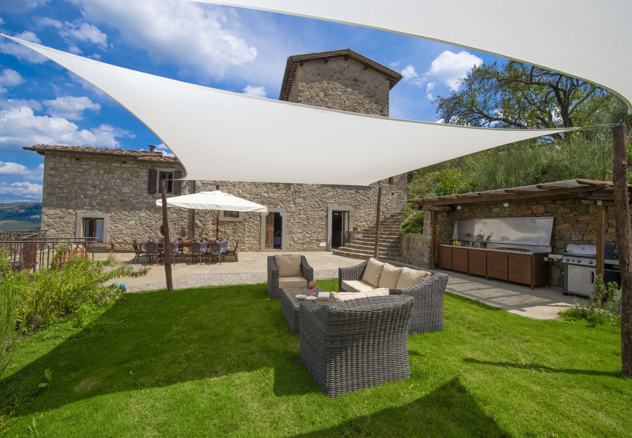 Villa a Panzano - AMORE RENTALS - Villa Bellaflore con 3 Piscine Private, Giardino, Terrazzi e Parcheggio