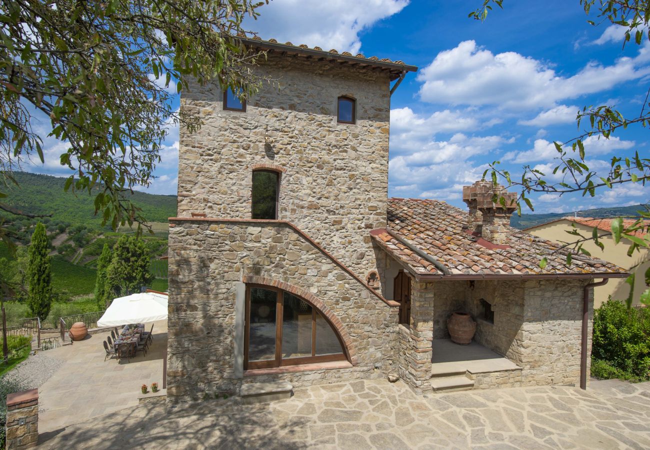 Villa a Panzano - AMORE RENTALS - Villa Bellaflore con 3 Piscine Private, Giardino, Terrazzi e Parcheggio