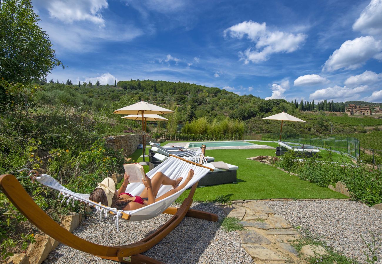 Villa a Panzano - AMORE RENTALS - Villa Bellaflore con 3 Piscine Private, Giardino, Terrazzi e Parcheggio