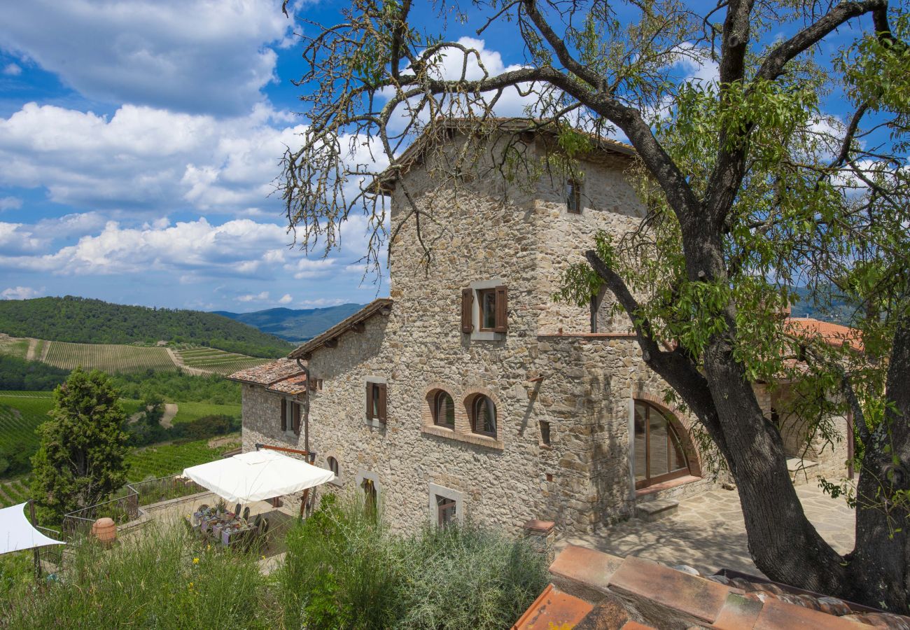 Villa a Panzano - AMORE RENTALS - Villa Bellaflore con 3 Piscine Private, Giardino, Terrazzi e Parcheggio