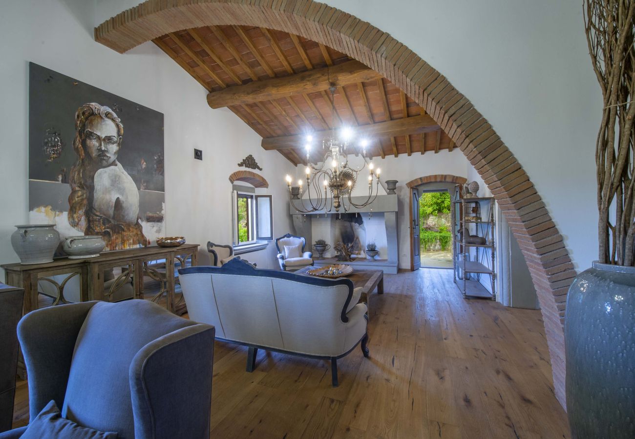 Villa a Panzano - AMORE RENTALS - Villa Bellaflore con 3 Piscine Private, Giardino, Terrazzi e Parcheggio