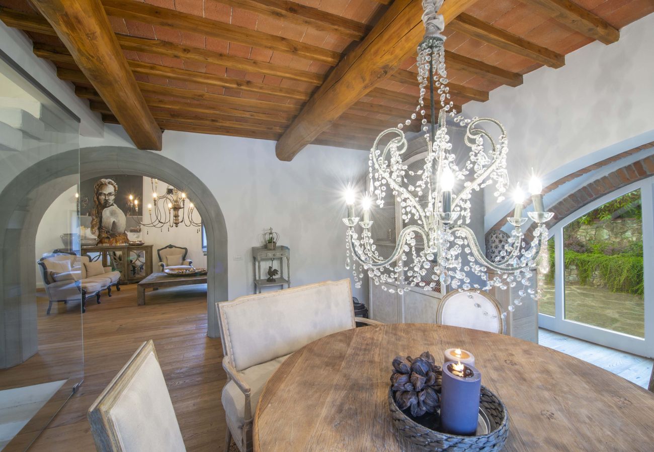 Villa a Panzano - AMORE RENTALS - Villa Bellaflore con 3 Piscine Private, Giardino, Terrazzi e Parcheggio