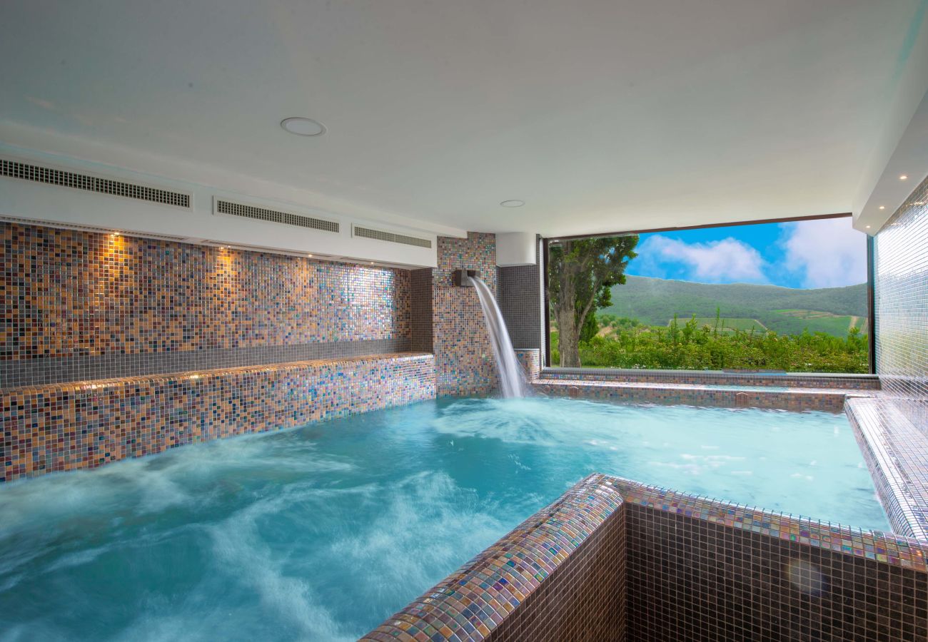 Villa a Panzano - AMORE RENTALS - Villa Bellaflore con 3 Piscine Private, Giardino, Terrazzi e Parcheggio