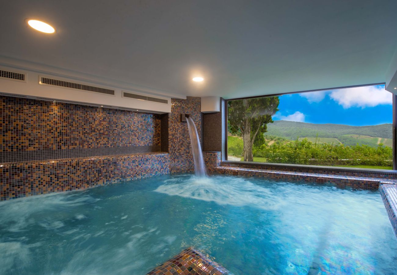 Villa a Panzano - AMORE RENTALS - Villa Bellaflore con 3 Piscine Private, Giardino, Terrazzi e Parcheggio
