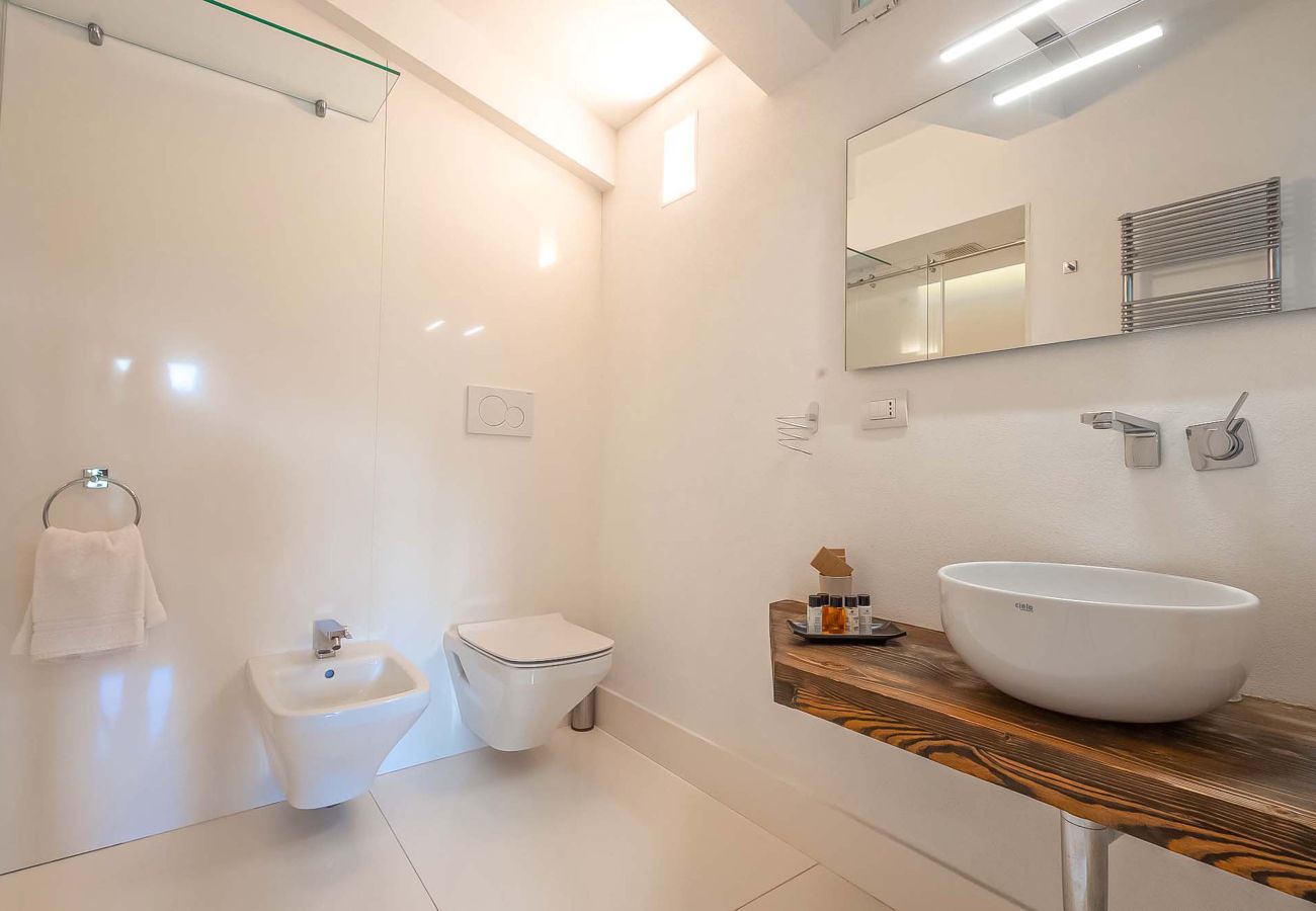 Villa a Panzano - AMORE RENTALS - Villa Bacci con Piscina Interna Riscaldata, Giardino, Terrazzi e Parcheggio 
