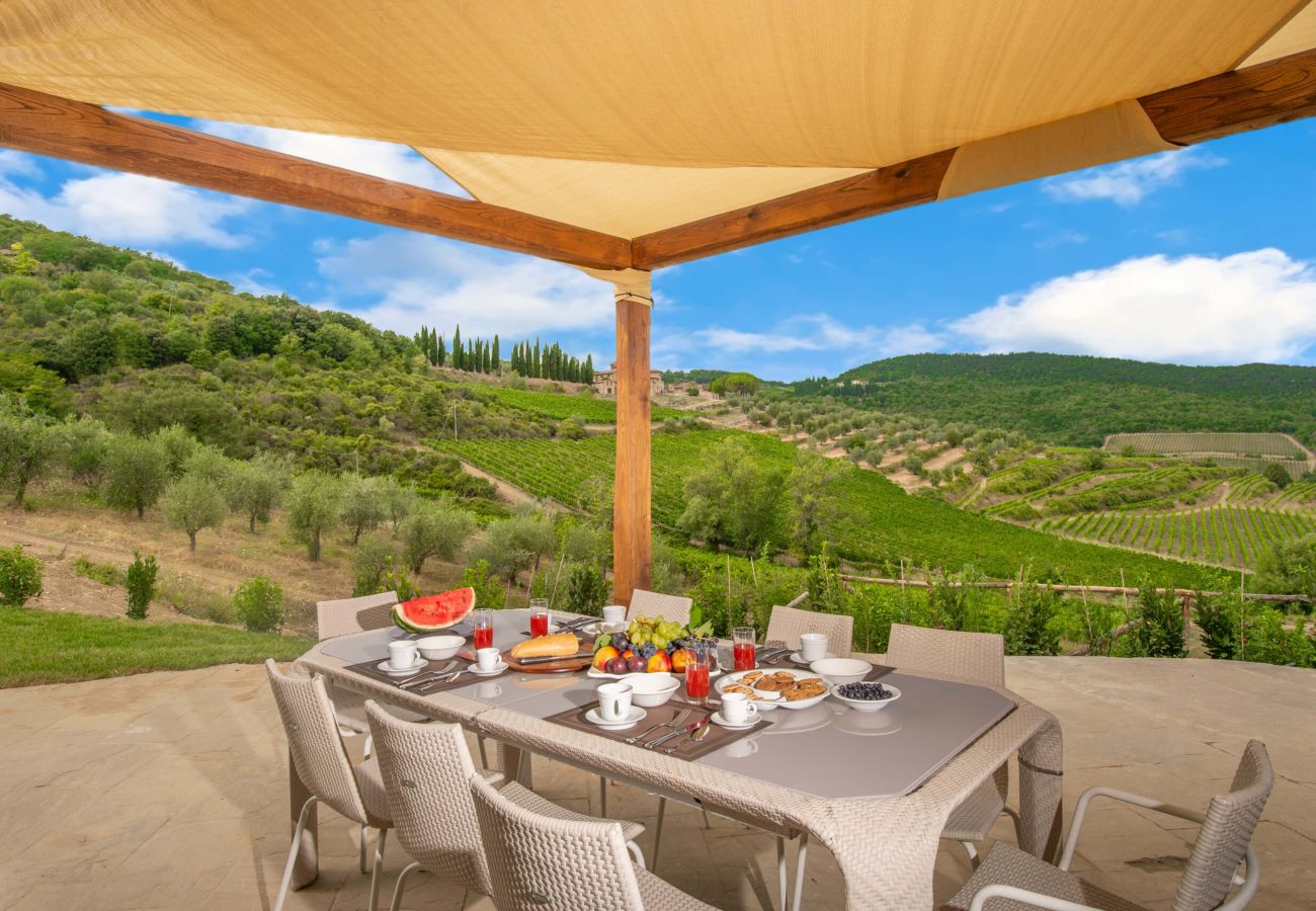 Villa a Panzano - AMORE RENTALS - Villa Bacci con Piscina Interna Riscaldata, Giardino, Terrazzi e Parcheggio 