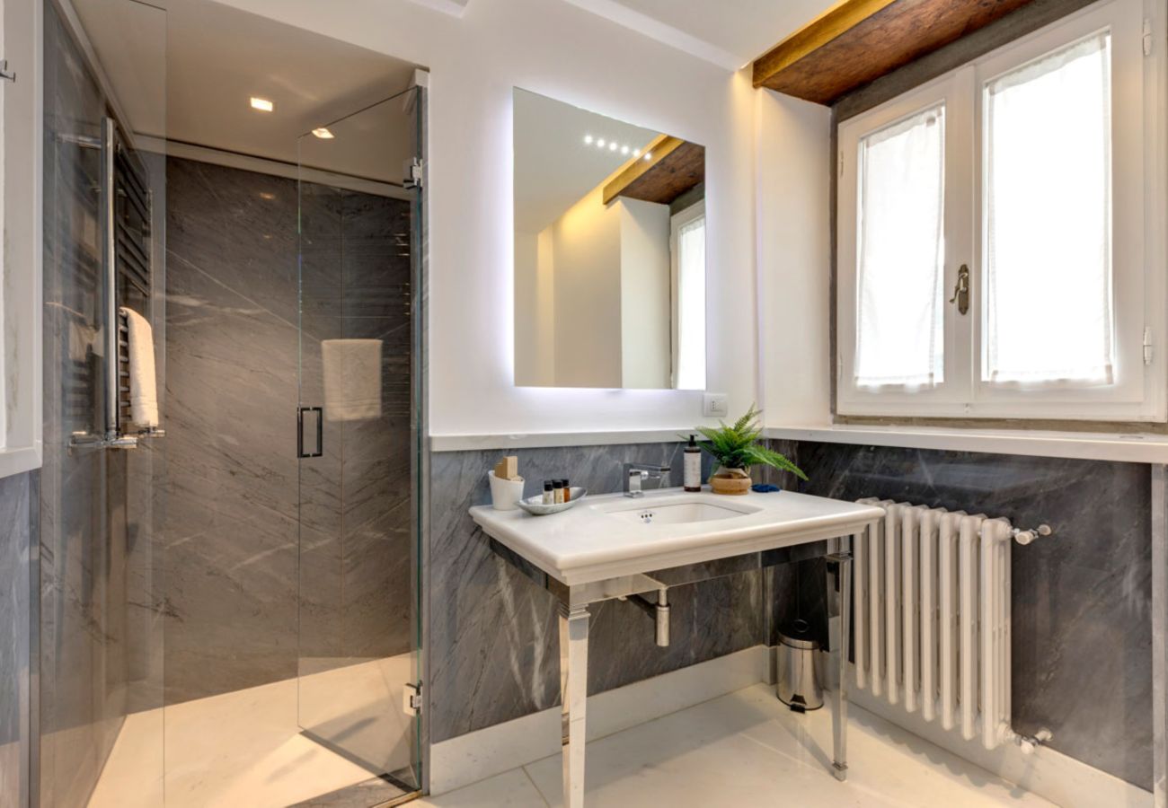 Residence a Panzano - Ville Il Paradiso con Piscine Private, Giardino, Terrazzi, Ideali per Matrimoni