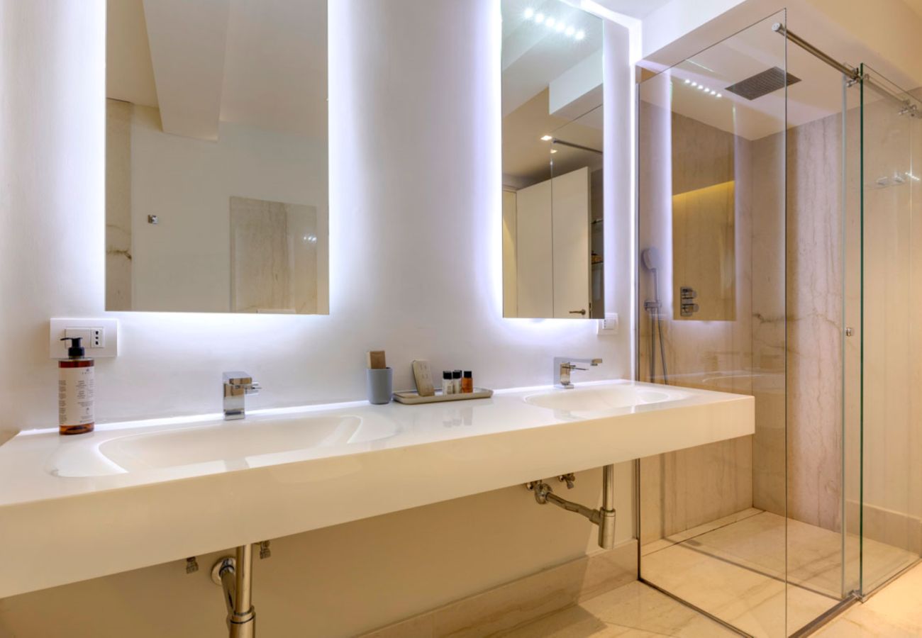 Residence a Panzano - Ville Il Paradiso con Piscine Private, Giardino, Terrazzi, Ideali per Matrimoni