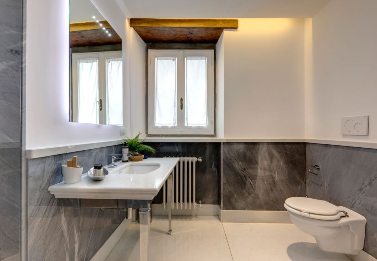 Residence a Panzano - Ville Il Paradiso con Piscine Private, Giardino, Terrazzi, Ideali per Matrimoni