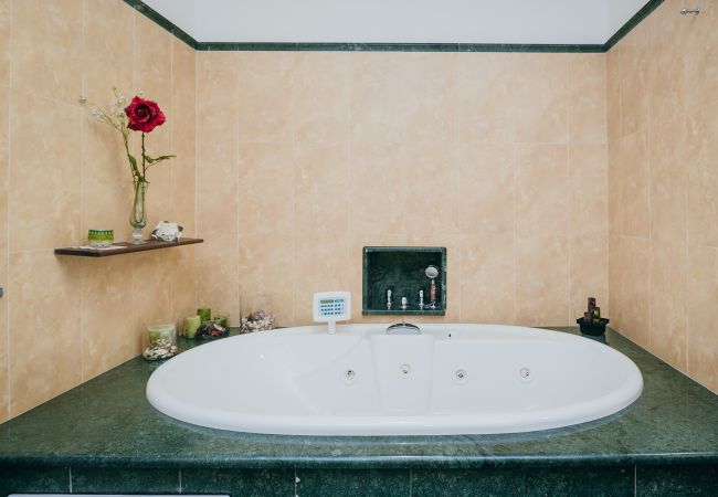 Villa a Sant´Agnello - AMORE RENTALS - Villa Tina con Piscina privata, Vista Mare, Terrazzi, Giardino e Parcheggio Villa a Sant´Agnello - AMORE RENTALS - Villa Tina con Piscina privata, Vista Mare, Terrazzi, Giardino e Parcheggio