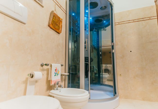 Villa a Sant´Agnello - AMORE RENTALS - Villa Tina con Piscina privata, Vista Mare, Terrazzi, Giardino e Parcheggio Villa a Sant´Agnello - AMORE RENTALS - Villa Tina con Piscina privata, Vista Mare, Terrazzi, Giardino e Parcheggio