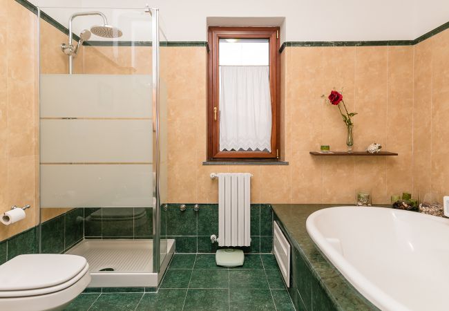 Villa a Sant´Agnello - AMORE RENTALS - Villa Tina con Piscina privata, Vista Mare, Terrazzi, Giardino e Parcheggio Villa a Sant´Agnello - AMORE RENTALS - Villa Tina con Piscina privata, Vista Mare, Terrazzi, Giardino e Parcheggio