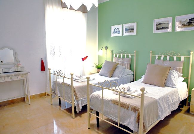 Villa a Sant´Agnello - AMORE RENTALS - Villa Tina con Piscina privata, Vista Mare, Terrazzi, Giardino e Parcheggio Villa a Sant´Agnello - AMORE RENTALS - Villa Tina con Piscina privata, Vista Mare, Terrazzi, Giardino e Parcheggio