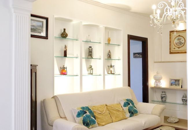 Villa a Sant´Agnello - AMORE RENTALS - Villa Tina con Piscina privata, Vista Mare, Terrazzi, Giardino e Parcheggio Villa a Sant´Agnello - AMORE RENTALS - Villa Tina con Piscina privata, Vista Mare, Terrazzi, Giardino e Parcheggio