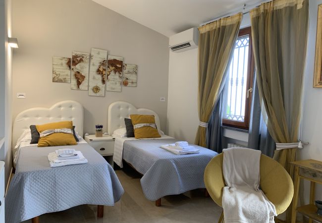 Villa a Sant´Agnello - AMORE RENTALS - Villa Tina con Piscina privata, Vista Mare, Terrazzi, Giardino e Parcheggio Villa a Sant´Agnello - AMORE RENTALS - Villa Tina con Piscina privata, Vista Mare, Terrazzi, Giardino e Parcheggio