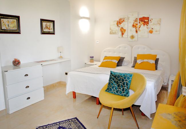 Villa a Sant´Agnello - AMORE RENTALS - Villa Tina con Piscina privata, Vista Mare, Terrazzi, Giardino e Parcheggio Villa a Sant´Agnello - AMORE RENTALS - Villa Tina con Piscina privata, Vista Mare, Terrazzi, Giardino e Parcheggio