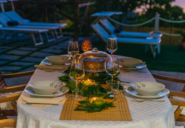 Villa a Sant´Agnello - AMORE RENTALS - Villa Tina con Piscina privata, Vista Mare, Terrazzi, Giardino e Parcheggio Villa a Sant´Agnello - AMORE RENTALS - Villa Tina con Piscina privata, Vista Mare, Terrazzi, Giardino e Parcheggio