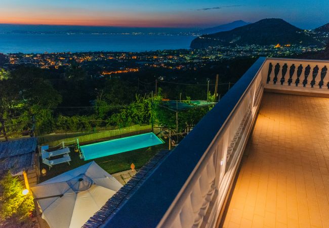 Villa a Sant´Agnello - AMORE RENTALS - Villa Tina con Piscina privata, Vista Mare, Terrazzi, Giardino e Parcheggio Villa a Sant´Agnello - AMORE RENTALS - Villa Tina con Piscina privata, Vista Mare, Terrazzi, Giardino e Parcheggio
