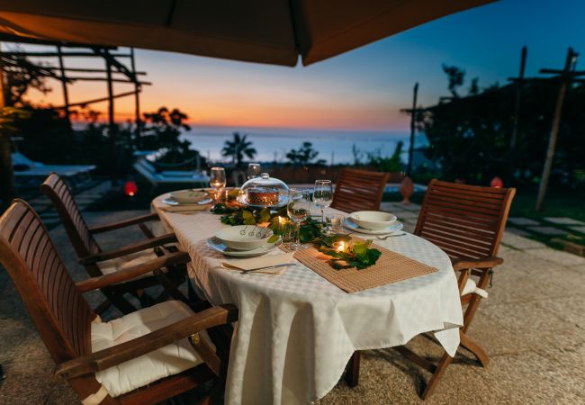 Villa a Sant´Agnello - AMORE RENTALS - Villa Tina con Piscina privata, Vista Mare, Terrazzi, Giardino e Parcheggio Villa a Sant´Agnello - AMORE RENTALS - Villa Tina con Piscina privata, Vista Mare, Terrazzi, Giardino e Parcheggio