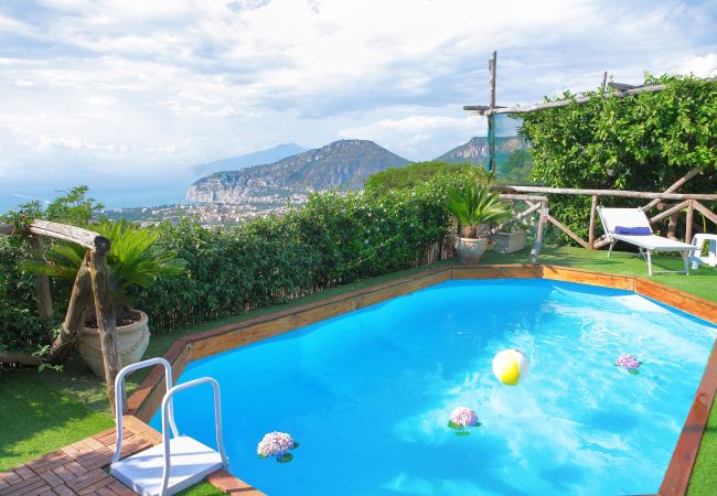 Villa a Sant´Agnello - AMORE RENTALS - Villa Tina con Piscina privata, Vista Mare, Terrazzi, Giardino e Parcheggio Villa a Sant´Agnello - AMORE RENTALS - Villa Tina con Piscina privata, Vista Mare, Terrazzi, Giardino e Parcheggio