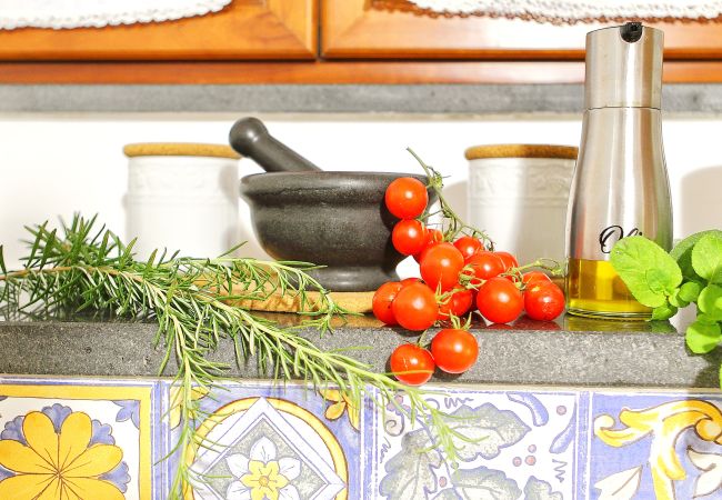 Villa a Sant´Agnello - AMORE RENTALS - Villa Tina con Piscina privata, Vista Mare, Terrazzi, Giardino e Parcheggio Villa a Sant´Agnello - AMORE RENTALS - Villa Tina con Piscina privata, Vista Mare, Terrazzi, Giardino e Parcheggio