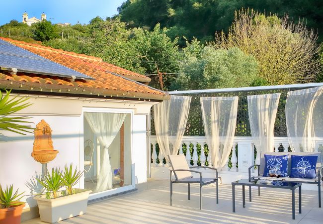 Villa a Sant´Agnello - AMORE RENTALS - Villa Tina con Piscina privata, Vista Mare, Terrazzi, Giardino e Parcheggio Villa a Sant´Agnello - AMORE RENTALS - Villa Tina con Piscina privata, Vista Mare, Terrazzi, Giardino e Parcheggio