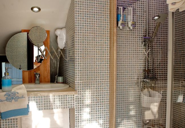 Villa a Sant´Agnello - AMORE RENTALS - Villa Tina con Piscina privata, Vista Mare, Terrazzi, Giardino e Parcheggio Villa a Sant´Agnello - AMORE RENTALS - Villa Tina con Piscina privata, Vista Mare, Terrazzi, Giardino e Parcheggio