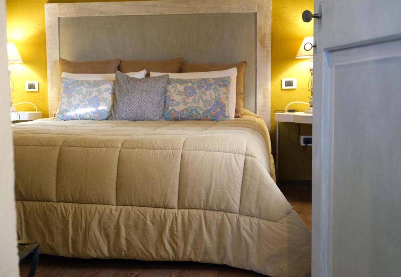 Villa a San Casciano dei Bagni - AMORE RENTALS - Casale della Toscana con Piscina Privata, Giardino, Parcheggio e Terrazzo