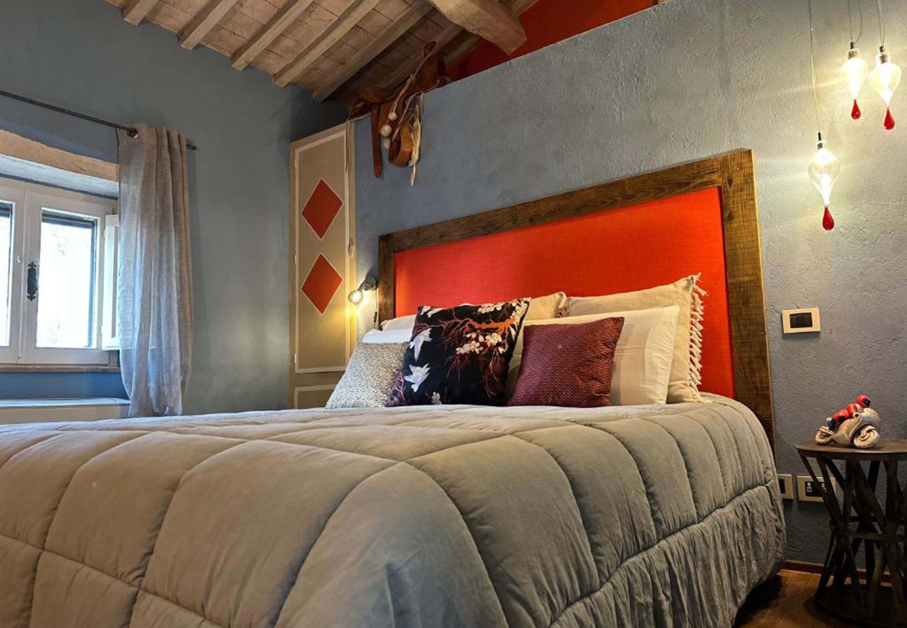 Villa a San Casciano dei Bagni - AMORE RENTALS - Casale della Toscana con Piscina Privata, Giardino, Parcheggio e Terrazzo