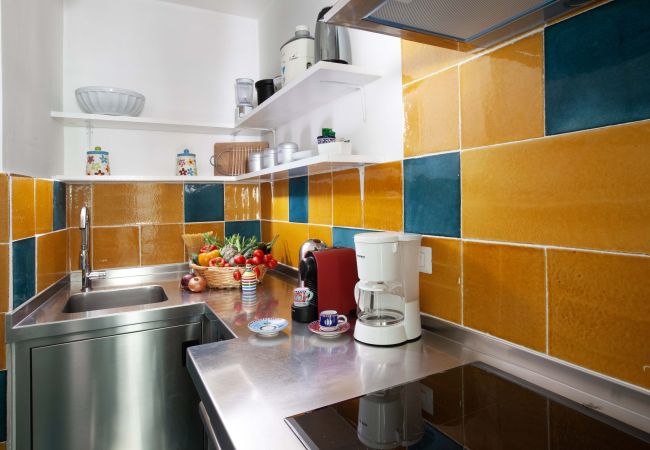 Villa a Positano - AMORE RENTALS - Villa Le Sirene con Jacuzzi Esterna e Vista Mare Villa a Positano - AMORE RENTALS - Villa Le Sirene con Jacuzzi Esterna e Vista Mare