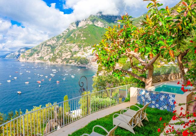Villa a Positano - AMORE RENTALS - Villa Le Sirene con Jacuzzi Esterna e Vista Mare Villa a Positano - AMORE RENTALS - Villa Le Sirene con Jacuzzi Esterna e Vista Mare