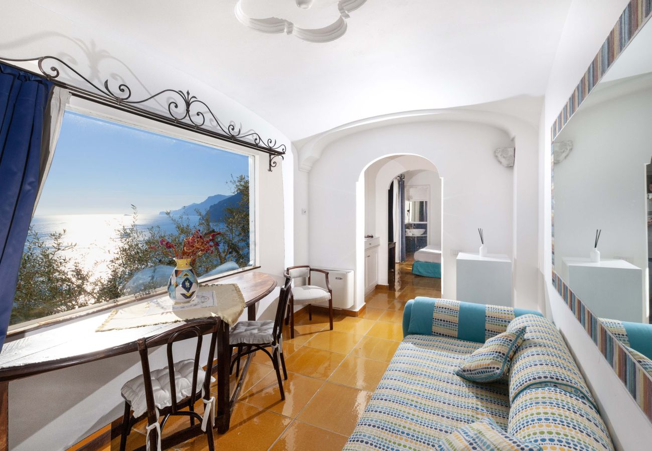 Villa a Positano - AMORE RENTALS - Villa Le Sirene con Jacuzzi Esterna e Vista Mare