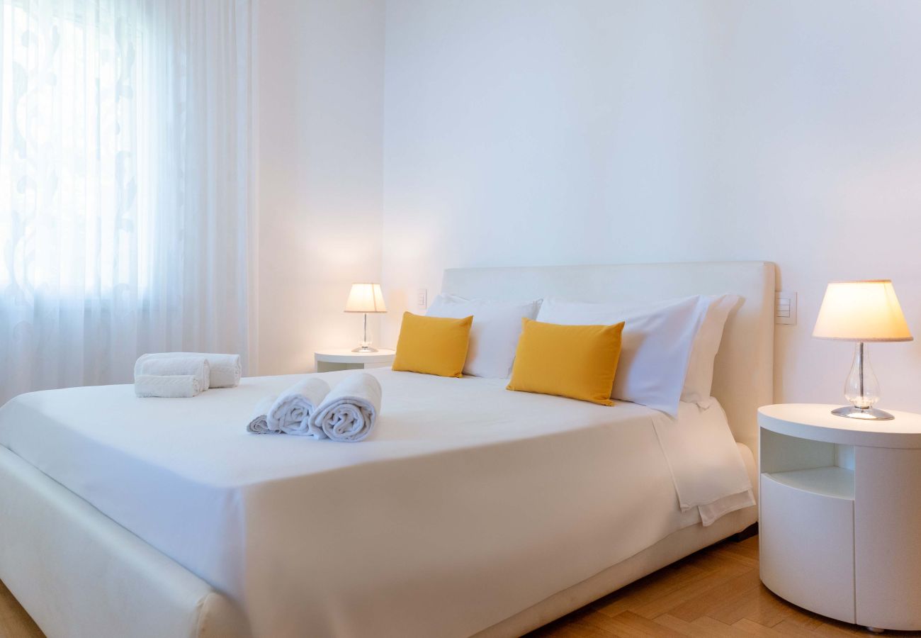 Villa a Sorrento - AMORE RENTALS - Villa Ado con Piscina Privata, Giardino, Vista Mare e Parcheggio