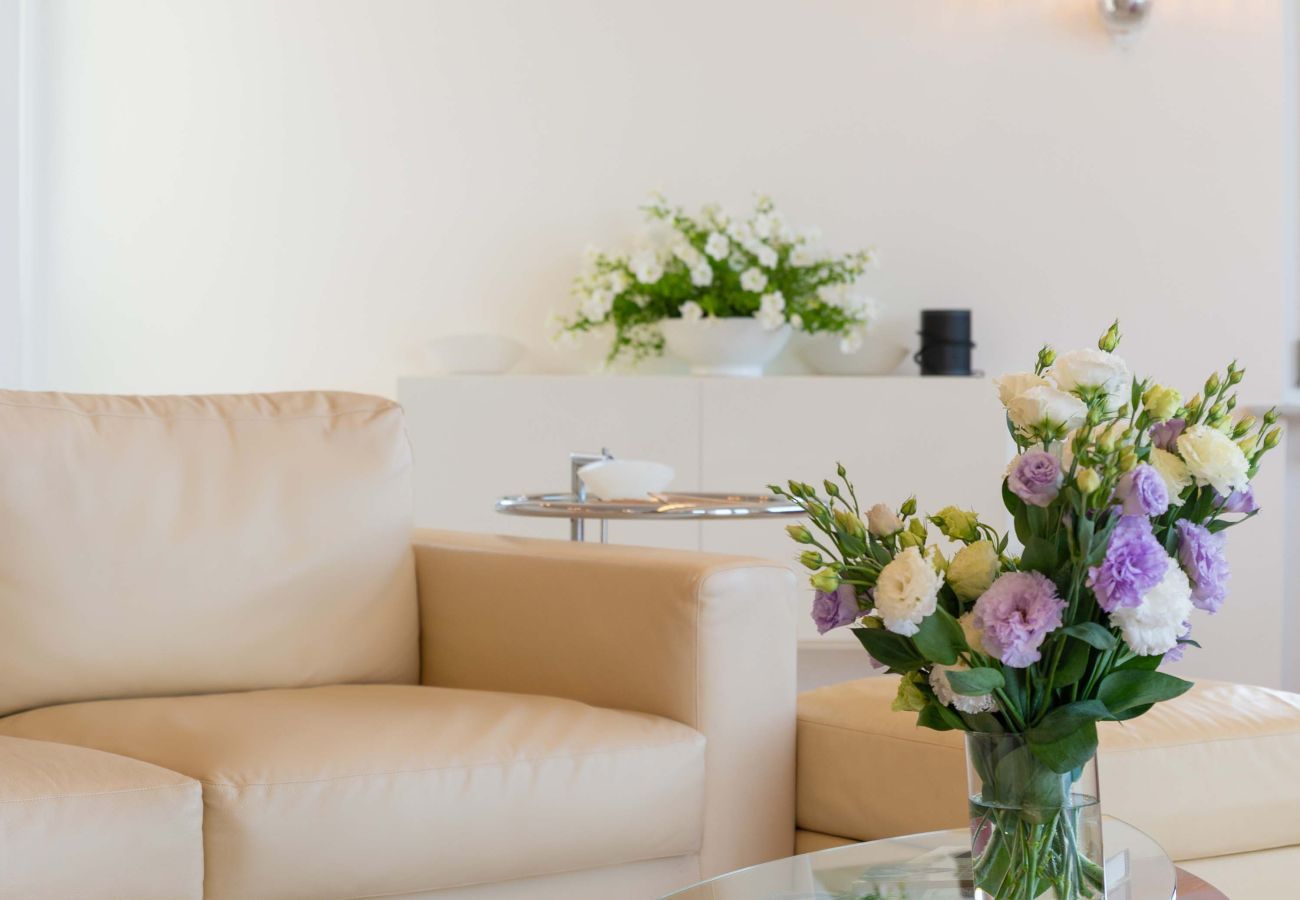 Villa a Sorrento - AMORE RENTALS - Villa Ado con Piscina Privata, Giardino, Vista Mare e Parcheggio