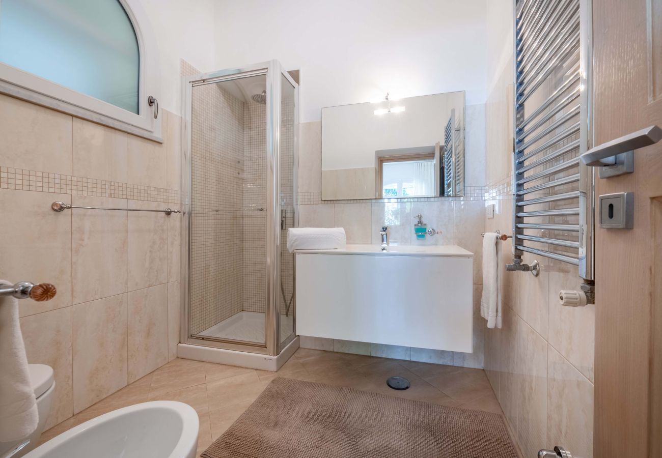 Villa a Sorrento - AMORE RENTALS - Villa Ado con Piscina Privata, Giardino, Vista Mare e Parcheggio