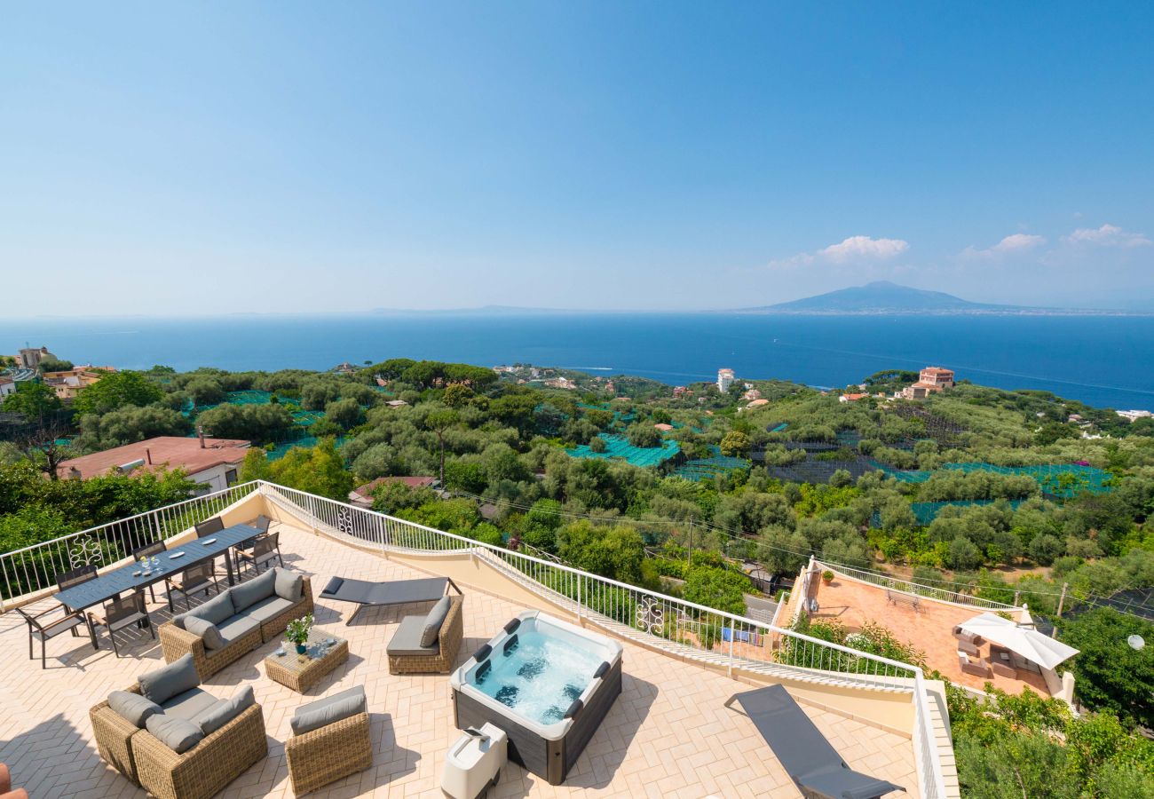 Villa a Sorrento - AMORE RENTALS - Villa Ado con Piscina Privata, Giardino, Vista Mare e Parcheggio