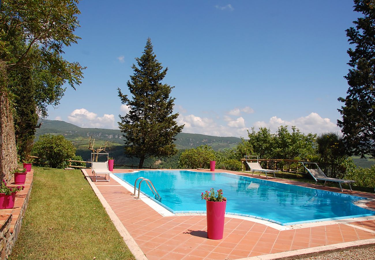 Villa a Radicofani - AMORE RENTALS - Villa Il Giardino con Piscina Privata e Giardino, Ideale per Matrimoni