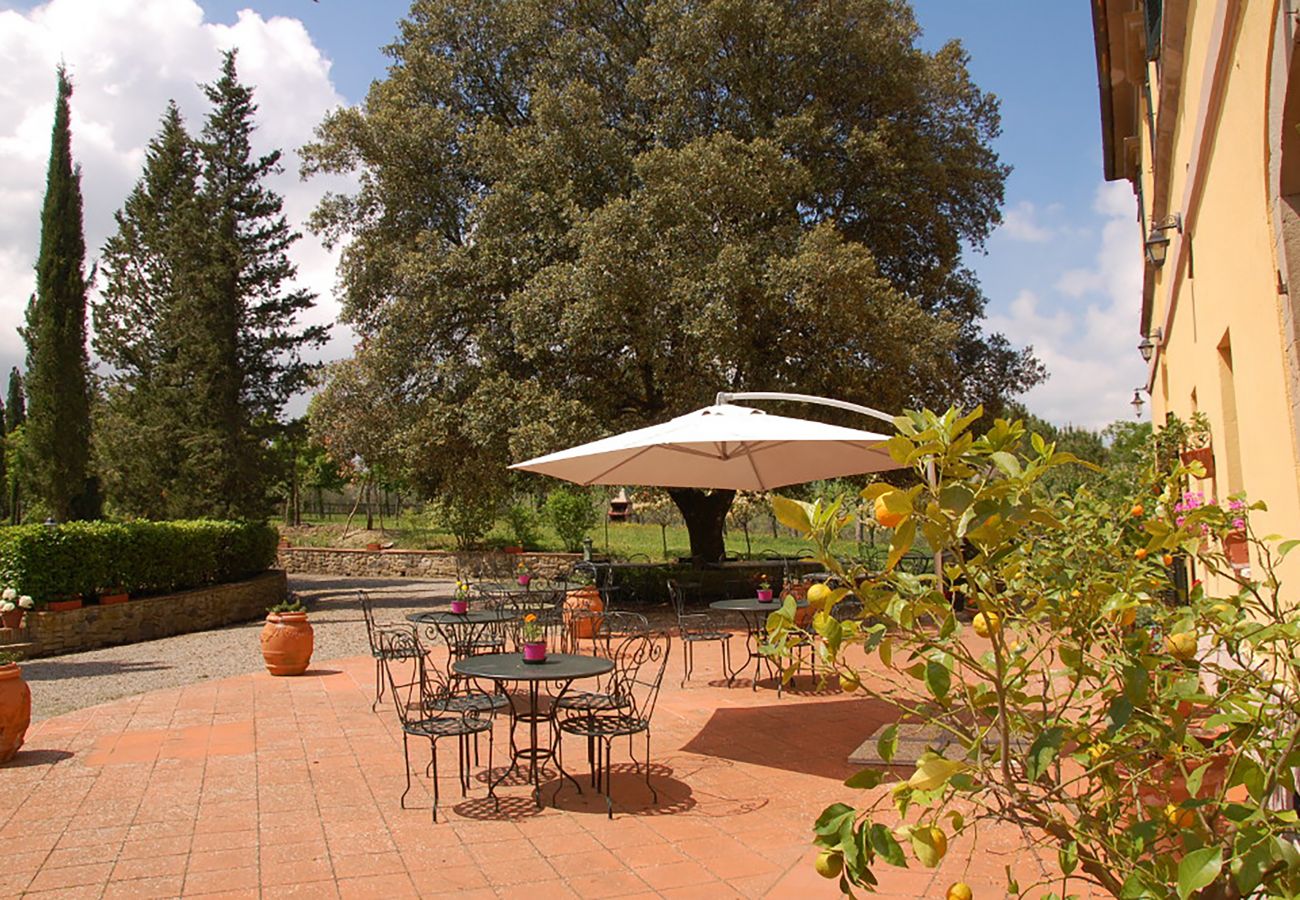 Villa a Radicofani - AMORE RENTALS - Villa Il Giardino con Piscina Privata e Giardino, Ideale per Matrimoni